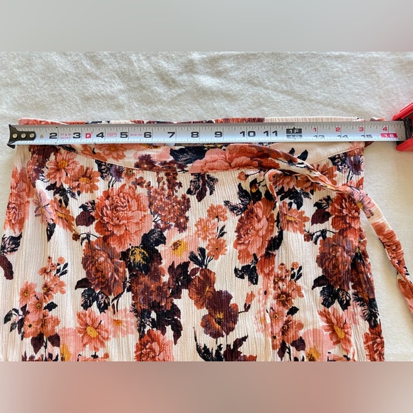 Floral Wrap Midi Skirt - Picture 3 of 4